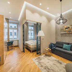https://zeus-design-apartment-reumannplatz.vienna-besthotels.com