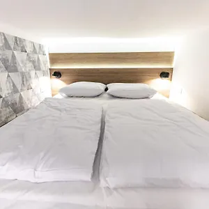 https://zeus-design-apartments.vienna-besthotels.com